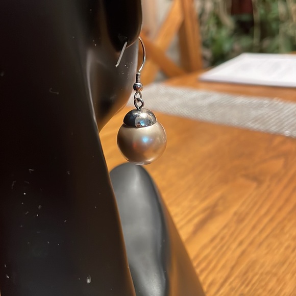 Beautiful large faux Pearl earrings for pierced ears - Picture 3 of 3